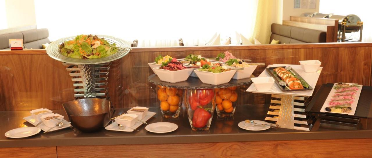 Khortitsa Palace Hotel Zaporizhia Ngoại thất bức ảnh