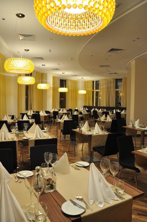 Khortitsa Palace Hotel Zaporizhia Ngoại thất bức ảnh