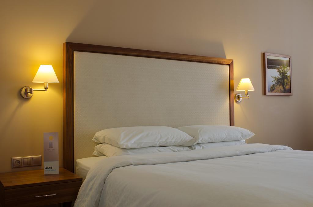 Khortitsa Palace Hotel Zaporizhia Ngoại thất bức ảnh