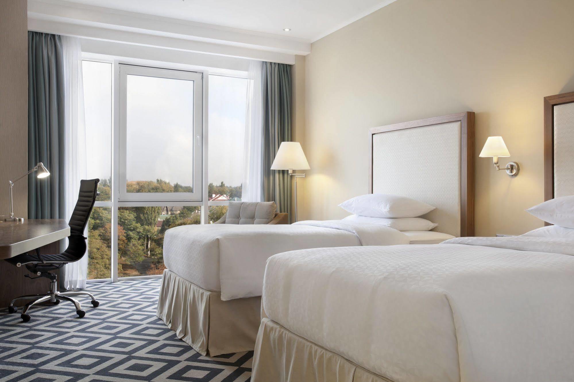 Khortitsa Palace Hotel Zaporizhia Ngoại thất bức ảnh
